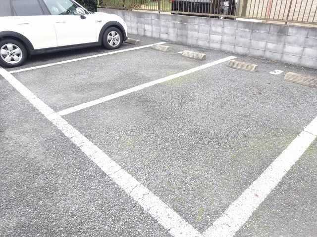 サンクレストの駐車場