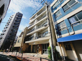 【外観】 | 大塚ビル　鶯谷駅から徒歩２分・入谷駅から徒歩１０分の好立地！鉄筋コンクリート造の５階建てマンション！ワンフロア２世帯！