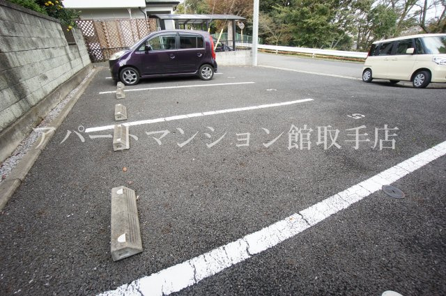 パークヒルズの駐車場
