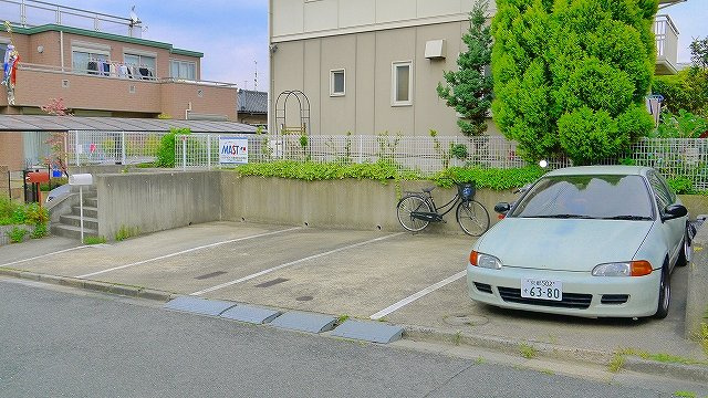 アビタシオン朱雀の駐車場|駐車場です