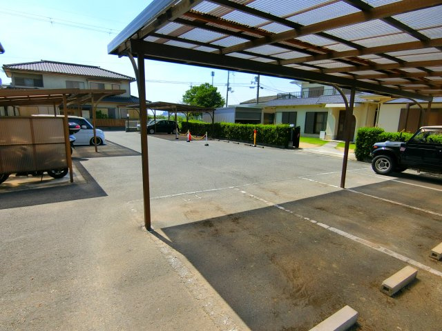 クレールタウンＣ棟の駐車場