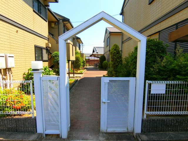 クレールタウンＣ棟のエントランス