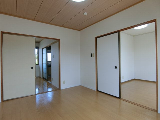クレールパストラルN棟の洋室