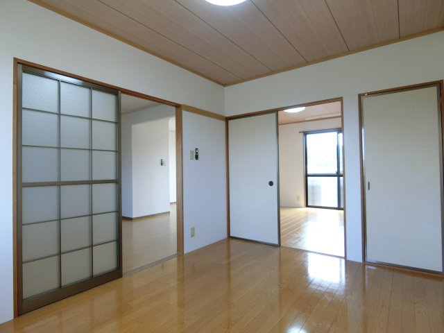 クレールパストラルN棟の洋室