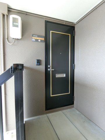 クレールパストラルN棟の玄関
