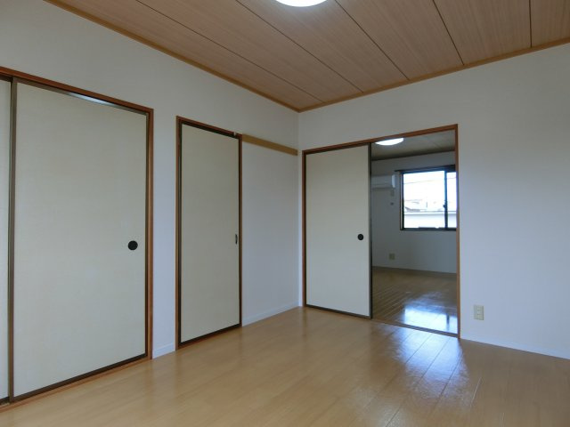 クレールパストラルN棟の洋室