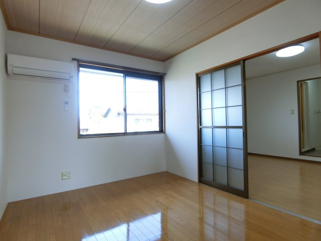 クレールパストラルN棟の洋室