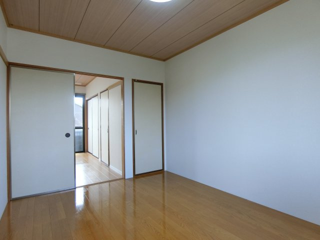 クレールパストラルN棟の洋室