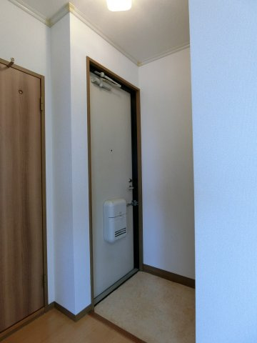 クレールパストラルN棟の玄関