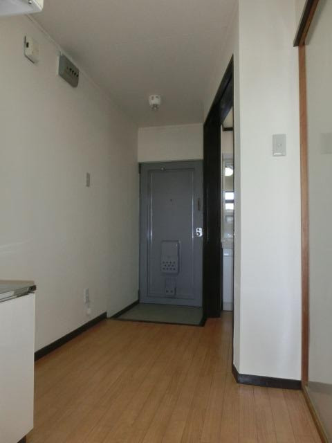 大阪市淀川区田川北３丁目の賃貸マンションの玄関