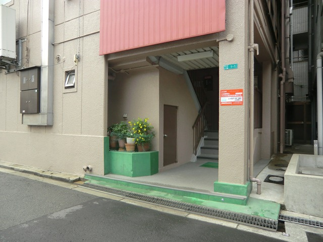 大阪市淀川区田川北３丁目の賃貸マンションのエントランス