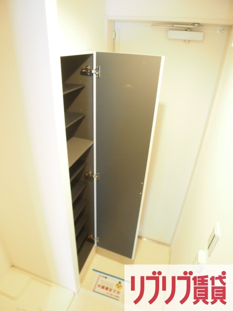 リブリ・西千葉の玄関