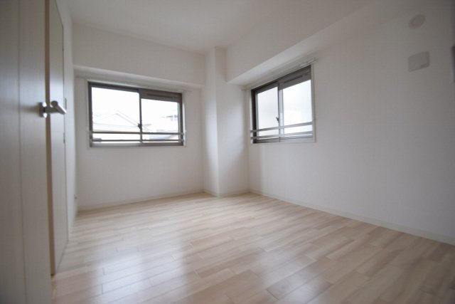 リーサ・ボニートの寝室|玄関横６帖洋室