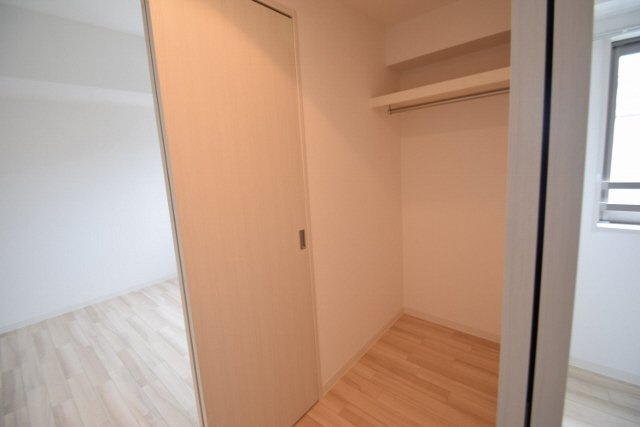 リーサ・ボニートの収納|大容量のウォークインクローゼット