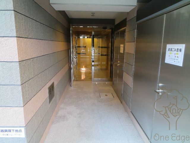 ルミエール瓦屋町のエントランス