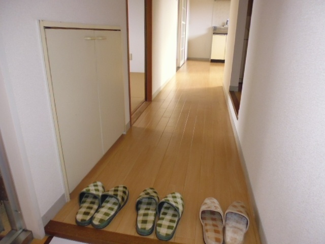 ラビアンローズＡの玄関