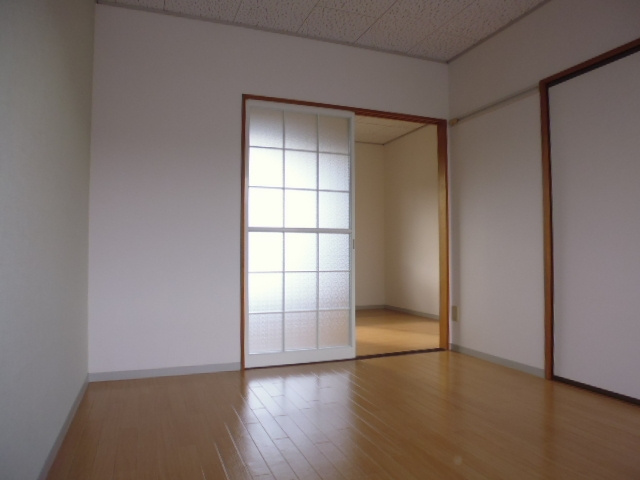 ラビアンローズＡの洋室