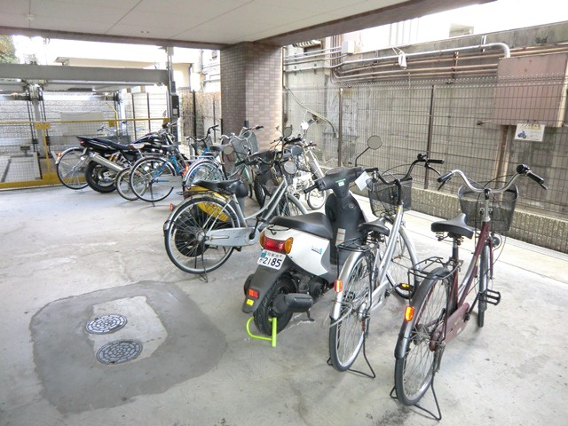パラシオ塚本IIIのその他共用部分|自転車・バイクの置場屋根付きに限る