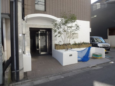 【エントランス】 | メゾン・ド・エルルージュ駐車場 | メゾン・ド・エルルージュ駐車場