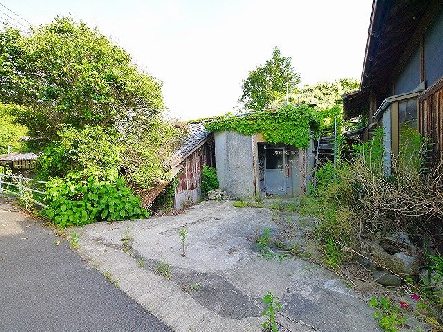 鹿背山細川戸建の駐車場