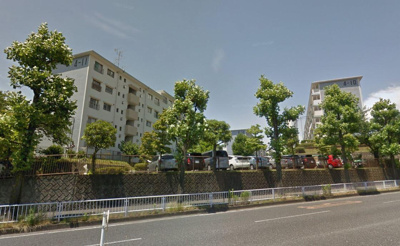 【外観】 | 洋光台南第一団地4-12号棟 | 南向きにつき、陽当り・通風良好です♪敷地内に緑いっぱいの公園がございます。