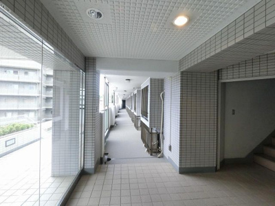 【その他共用部分】 | 鴨居第１ハイツウエストヒル | 1階共有廊下