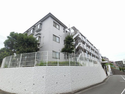 【外観】 | 鴨居第１ハイツウエストヒル | 「緑小学校」徒歩8分・「鴨居中学校」徒歩3分