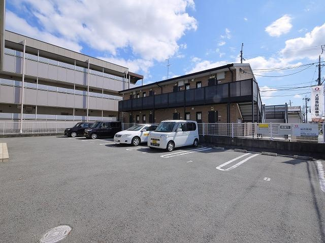 メゾンボナールの駐車場|ゆったりとした駐車場です。