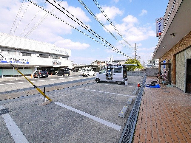 大塚ビルの駐車場
