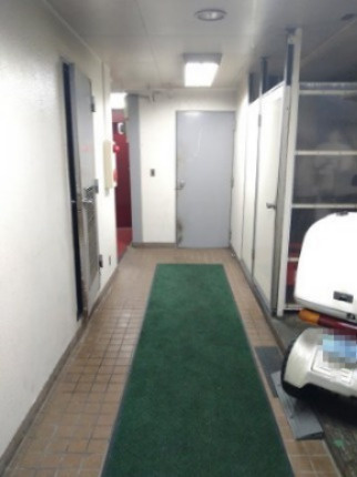 須田ビルのエントランス