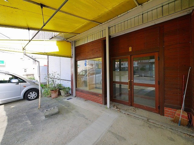下三橋店舗（下三橋町）のエントランス