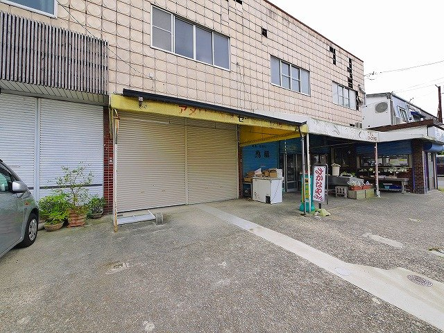 下三橋店舗（下三橋町）の駐車場
