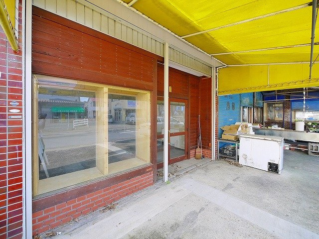 下三橋店舗（下三橋町）のエントランス