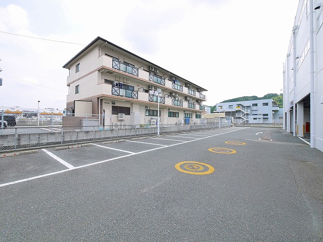 南生駒貸店舗の駐車場