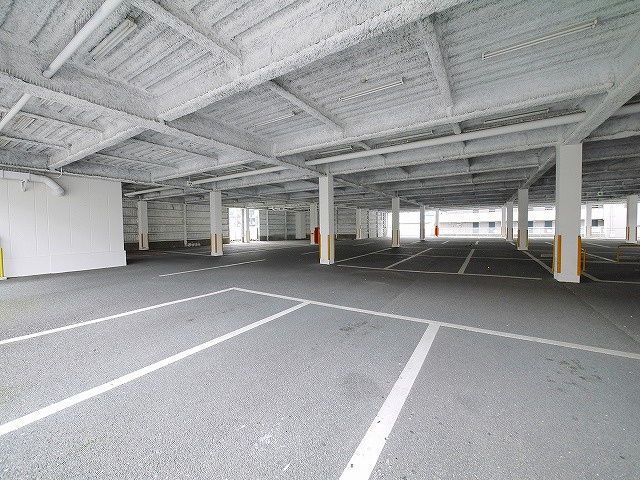 南生駒貸店舗の駐車場