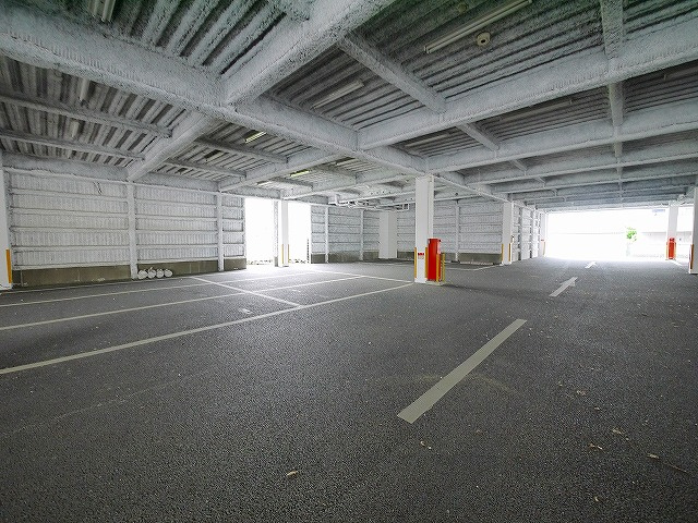 南生駒貸店舗の駐車場