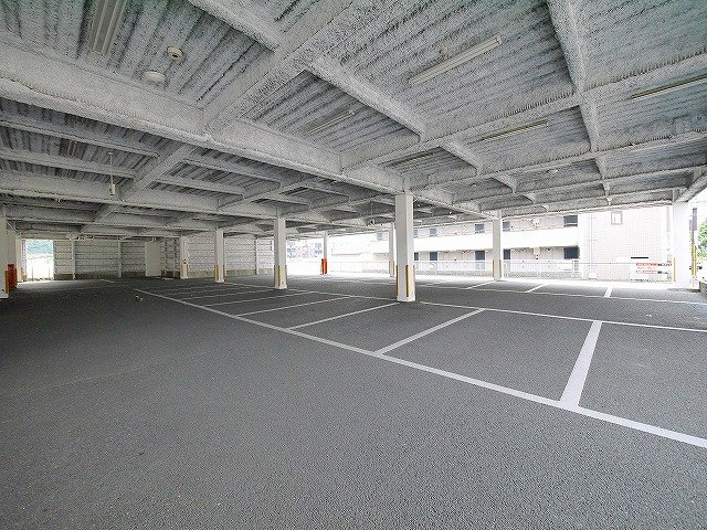 南生駒貸店舗の駐車場