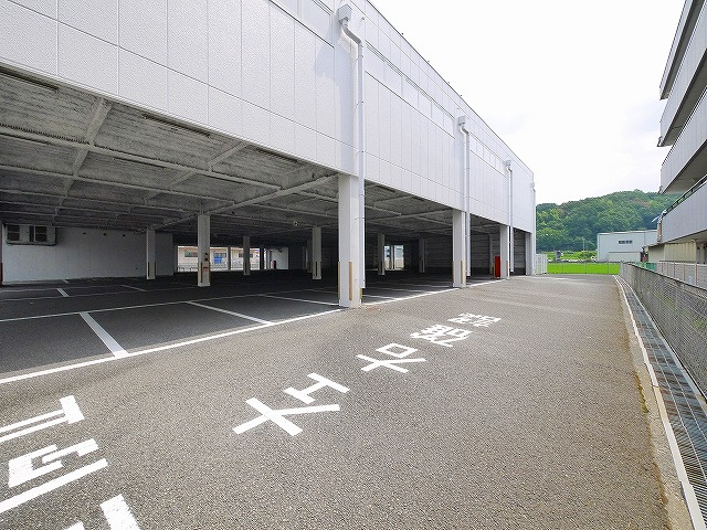 南生駒貸店舗の駐車場