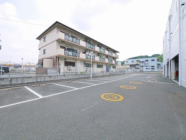 南生駒貸店舗の駐車場|駐車場です