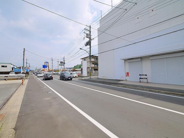 南生駒貸店舗の周辺|道路へすぐにアクセス可能