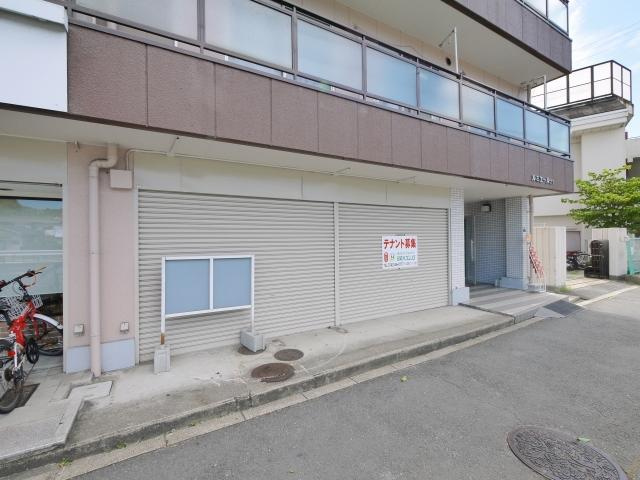 ルミエール21（富雄北）のエントランス