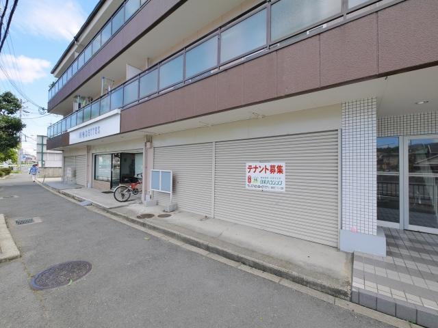 ルミエール21（富雄北）のエントランス