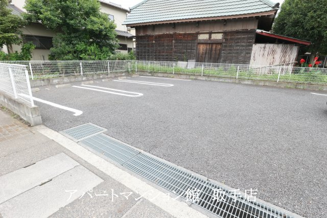 K's・リーフの駐車場
