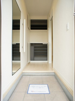 【玄関】 | ラフィーネⅠ・Ⅱ | たくさん収納できるシューズボックスが付いています♪