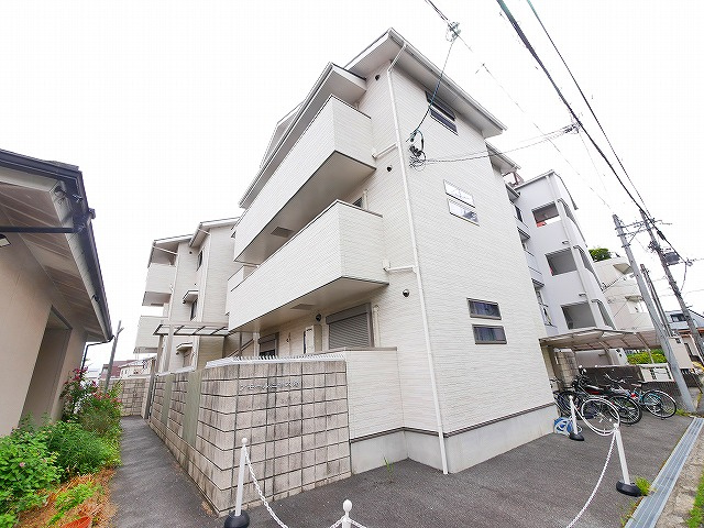 アモール三条大路Bの外観