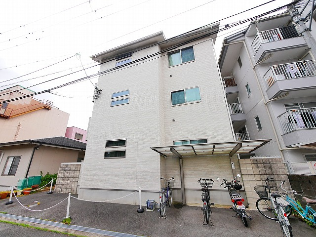 アモール三条大路Bの外観