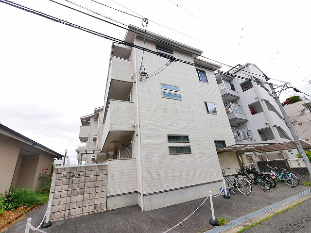アモール三条大路Bの外観