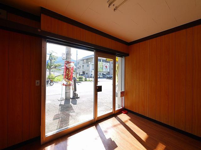 建築会館ビルのエントランス