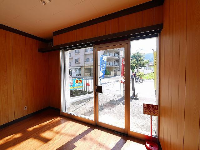 建築会館ビルのエントランス