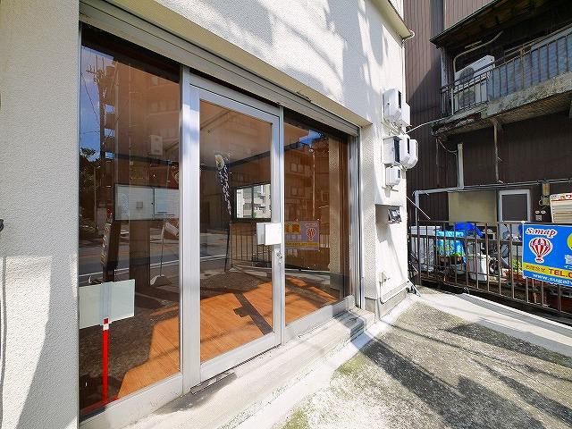 建築会館ビルのエントランス